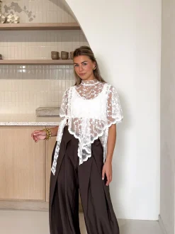 Bella Lace Top wit