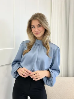 Blouse satin Nora baby blauw