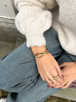 Golden twist armband