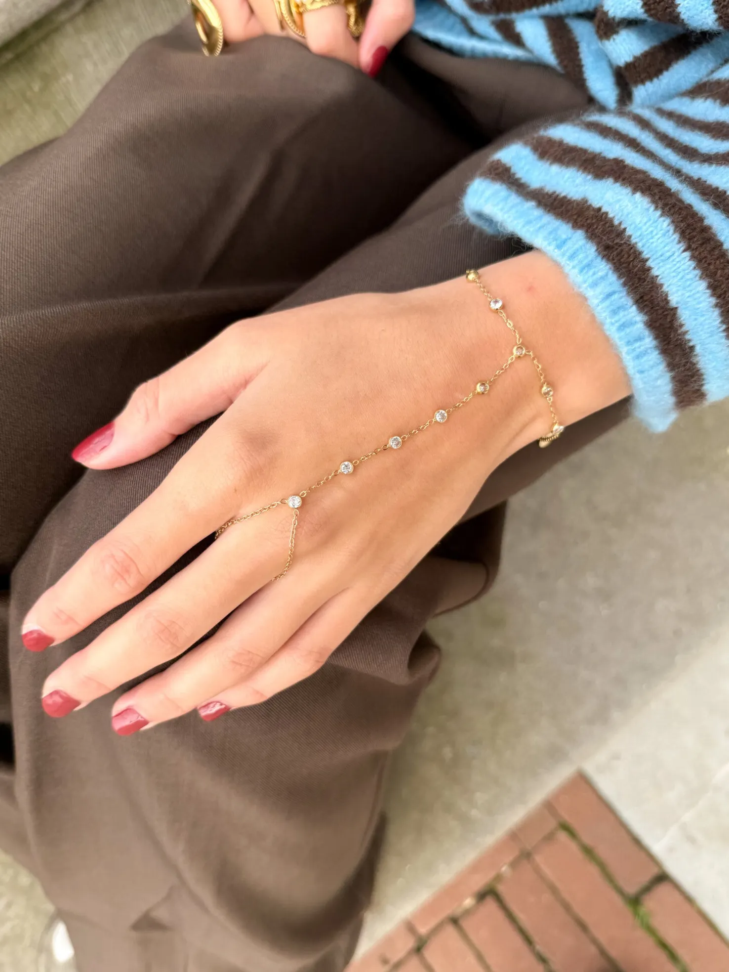 Goudkleurige handketting diamant