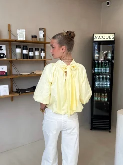 Jess blouse butter yellow