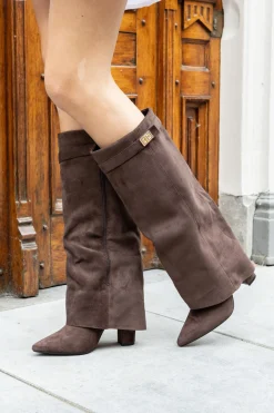 Laars Zara bruin