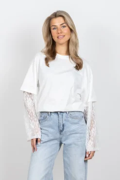 Lace sleeve shirt wit