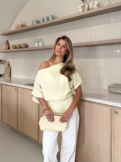 Levi top butter yellow