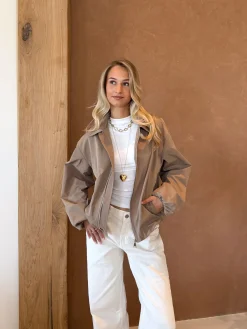Millie jas licht camel