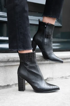 One more black croco