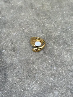 Pearl spirit ring goud