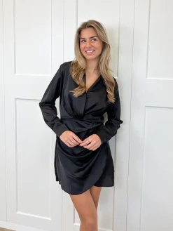Satin dress Noa zwart