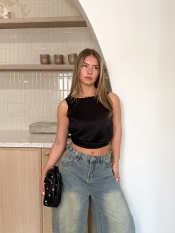 Satin top Jill zwart