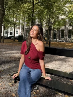 Top off shoulder Candice bordeaux