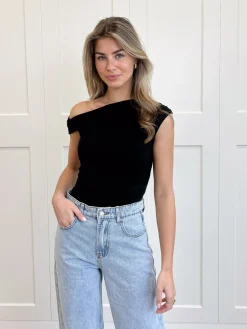 Top Yael zwart