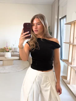 Top Yael zwart