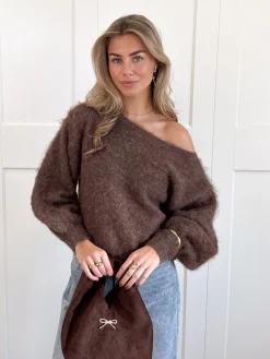 Trui off shoulder Didi bruin